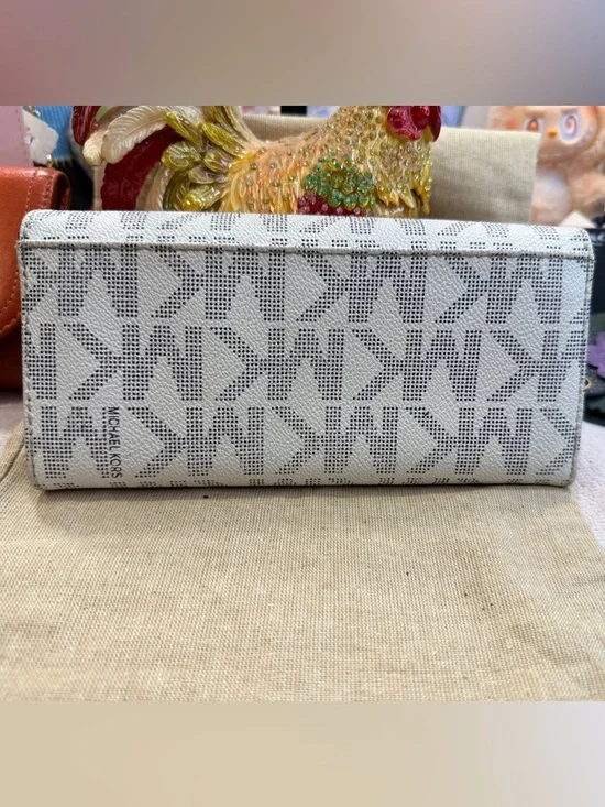 Michael Kors Fulton Flap Continental Wallet - Picture 2 of 11